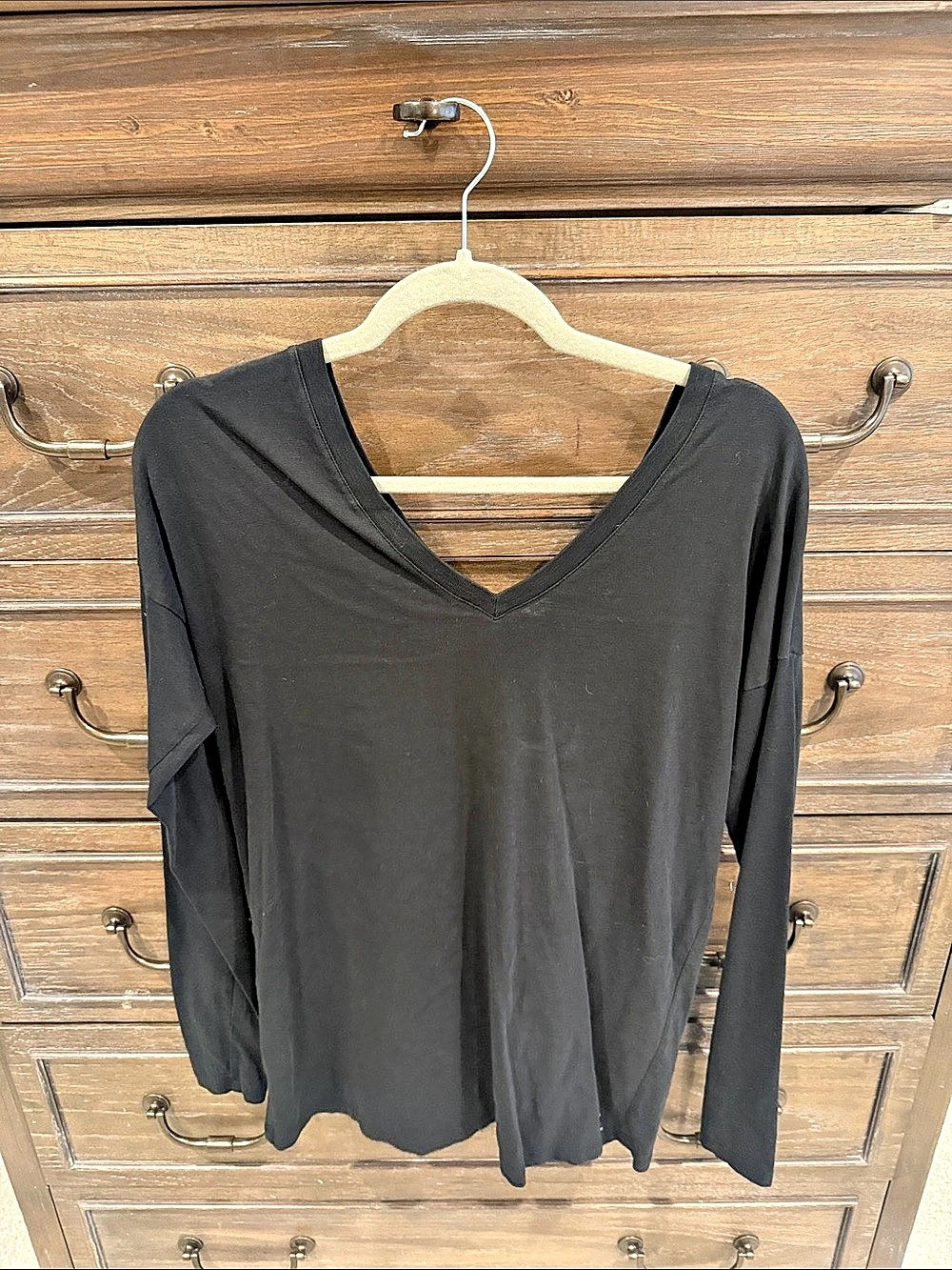 Lacoste Women's Black Long Sleeve V-Neck Size Medium